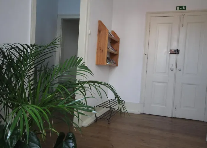 Romantic Chiado 7 -Private Small Single Room With No Outside Window