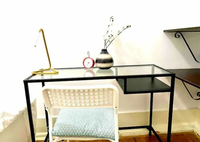 Romantic Chiado 7 -Private Small Single Room With No Outside Window